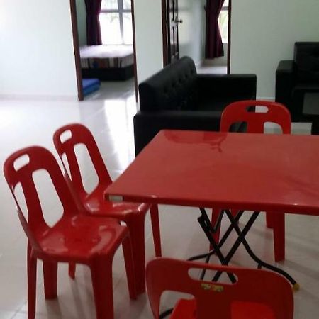 Coral Homestay Pekan Pangkor Exterior photo