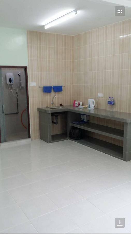 Coral Homestay Pekan Pangkor Exterior photo